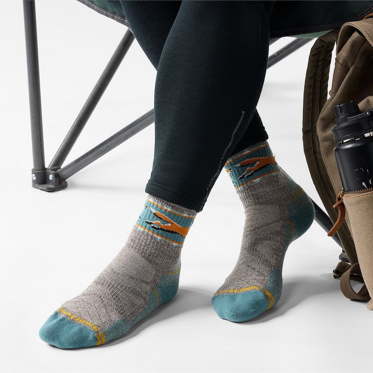 Smartwool Women's Hike Light Cushion Fox Meadow Mid Crew Socks Taupe / Natural Marl