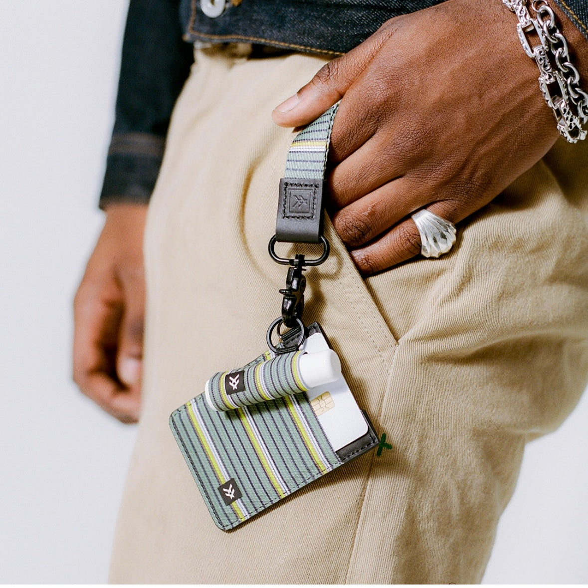 Thread Vertical Leather Wallet