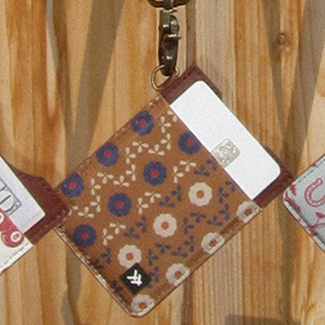 Thread Vertical Wallet