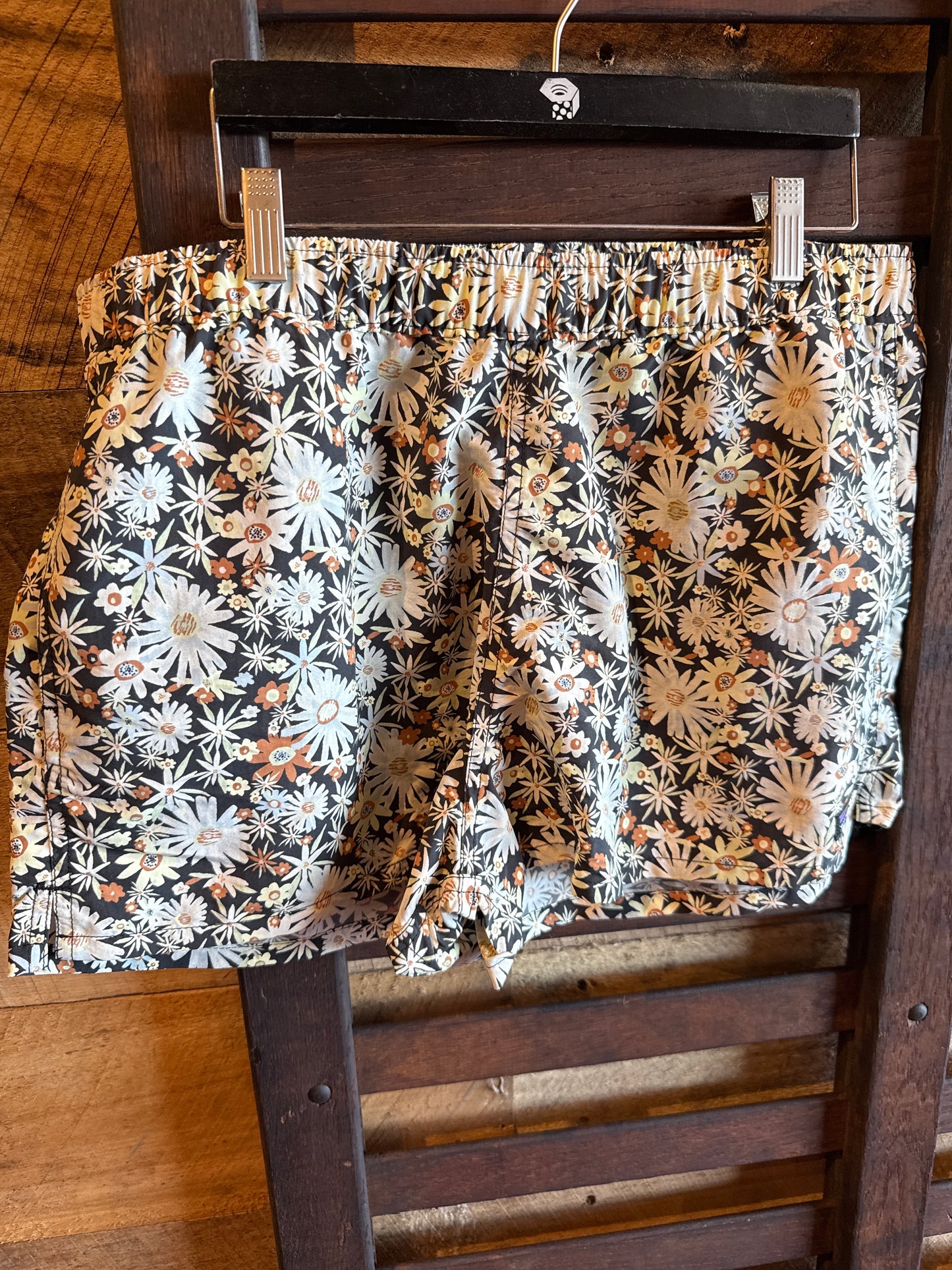 USED Patagonia W’s Floral Baggie Shorts NWT L